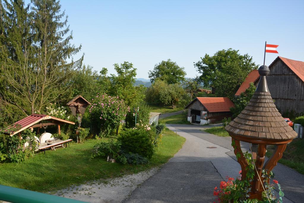 Gaestehaus Schmid Sankt Johann im Saggautal Dış mekan fotoğraf