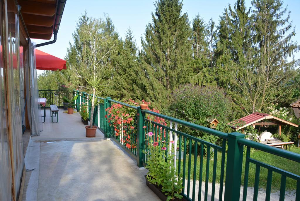 Gaestehaus Schmid Sankt Johann im Saggautal Dış mekan fotoğraf